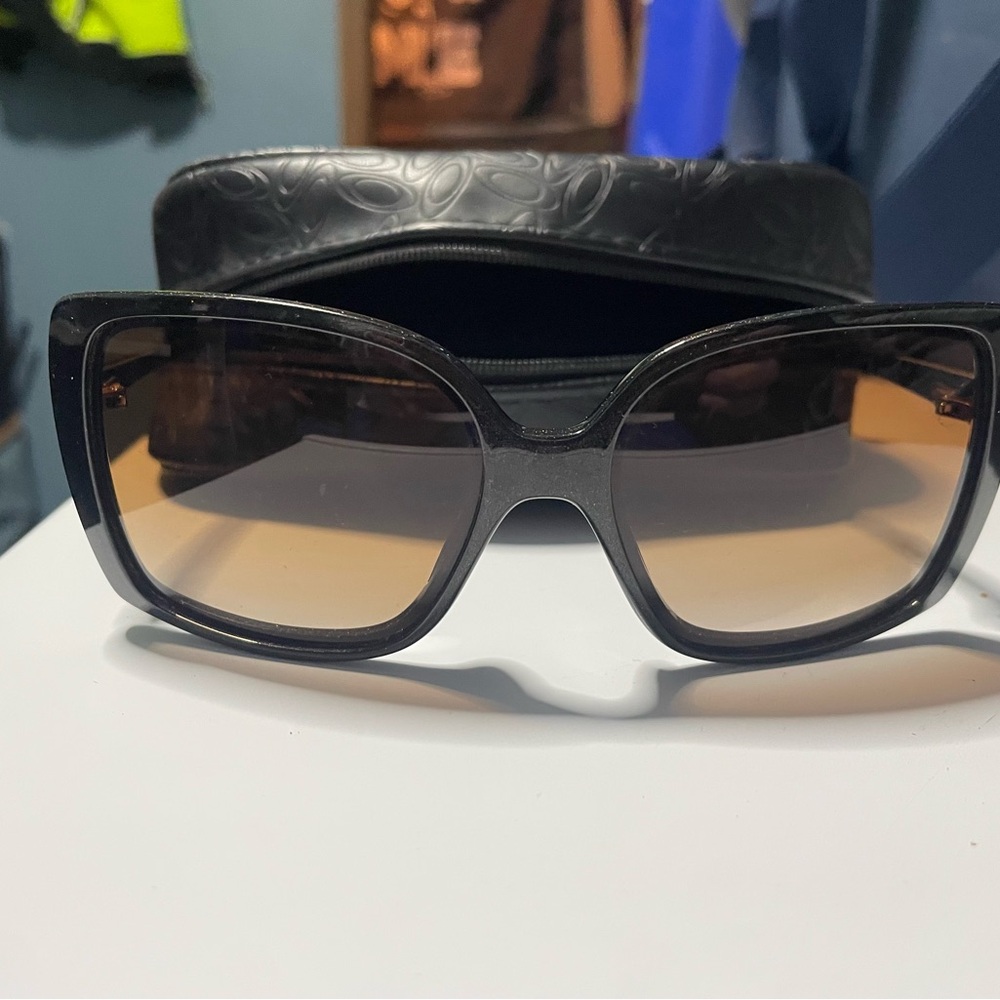 Chic Black Sunglasses